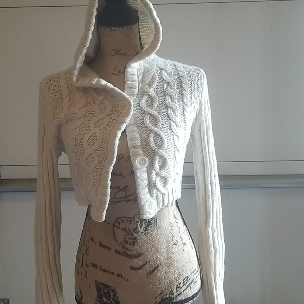 American Eagle sweater. Fisherman knit..med